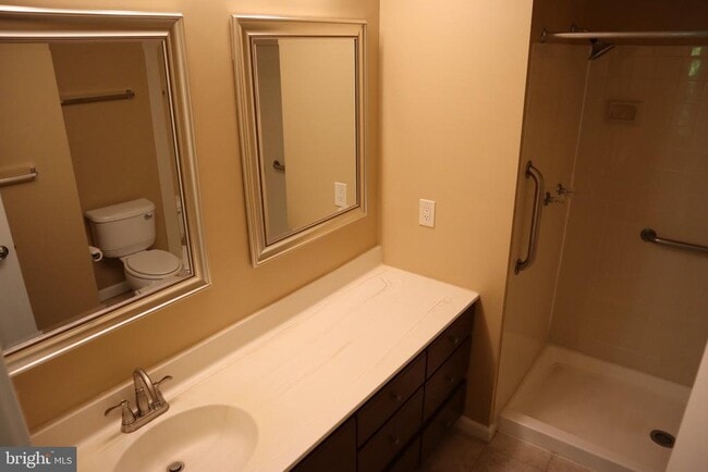 Building Photo - 10848 Douglas Ave