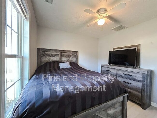 Building Photo - 341 Kingdom Estate Dr