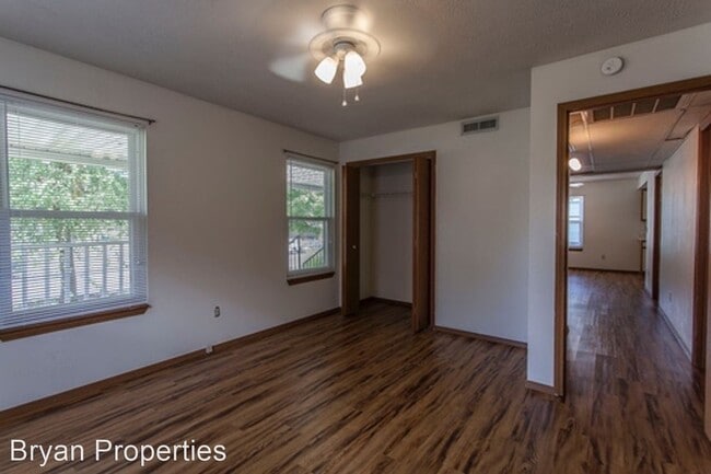 Building Photo - 1030 E Walnut St