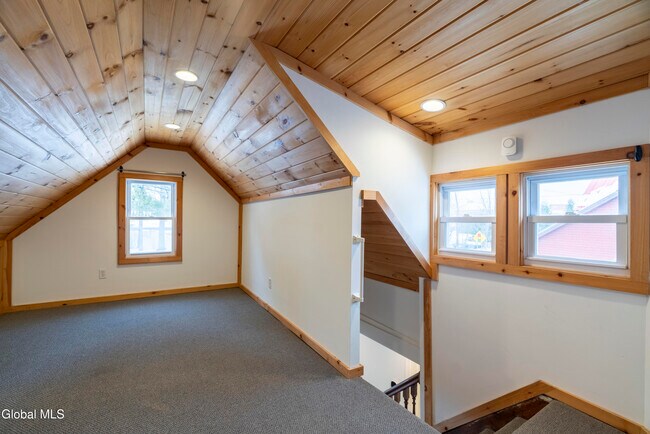 Building Photo - 288 Church St