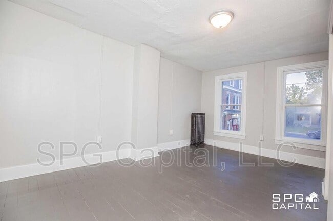 Building Photo - 526 E Queen St