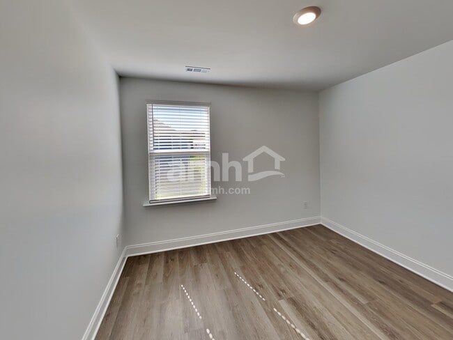 Building Photo - 5307 Trust Dr
