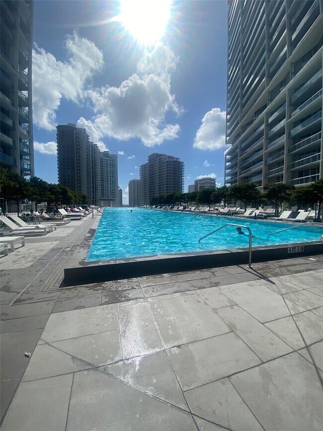 Building Photo - 475 Brickell Ave