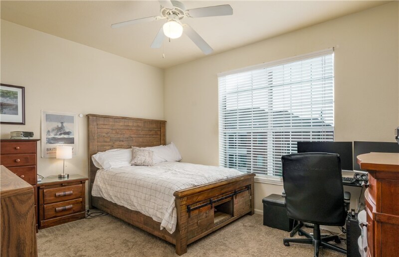 Building Photo - 1901 5th E Ave