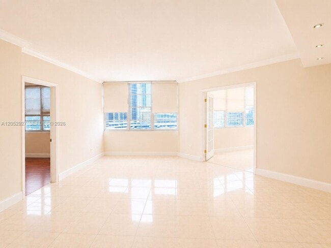 Building Photo - 825 Brickell Bay Dr