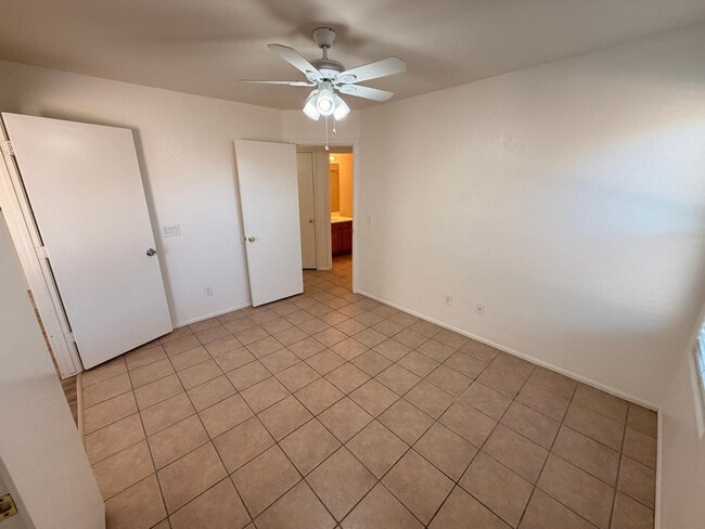 Building Photo - 602 N 166th Ln