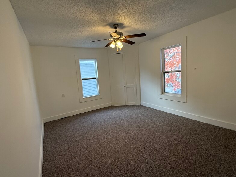 Building Photo - 215 E Bloomington St