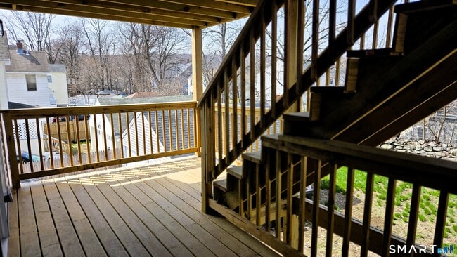 Building Photo - 14 Meadow St