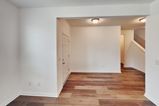 Building Photo - 10506 Broadford St