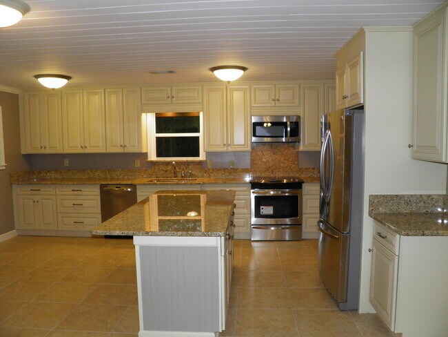 Primary Photo - 203 Yancey St