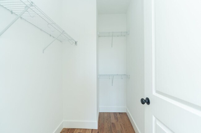 Building Photo - Modern 4 Bedroom Townhome in Southside Chattanooga