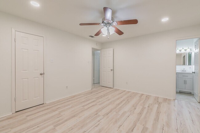 Building Photo - Charming and Updated Home