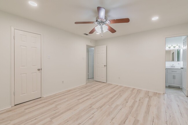 Building Photo - Charming and Updated Home in White Settlement