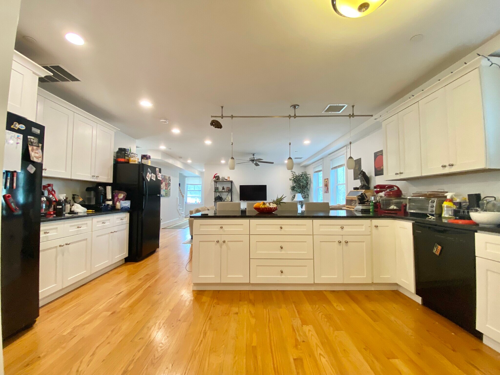 Building Photo - 14 Fern St