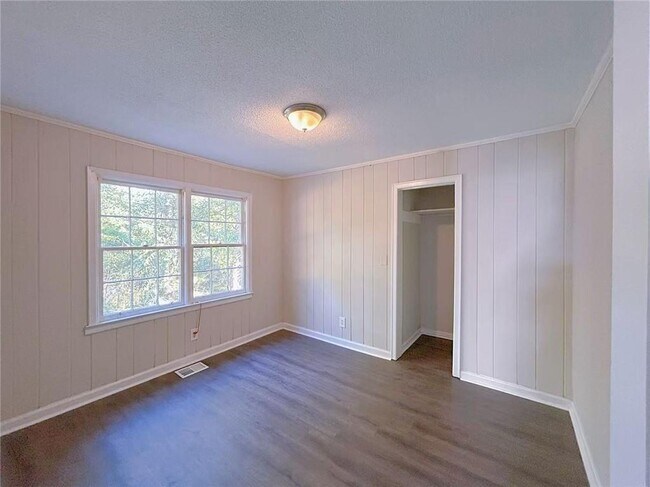 Building Photo - 2126 Ivydale St