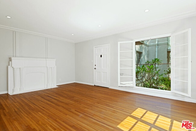 Building Photo - 823 N Edinburgh Ave