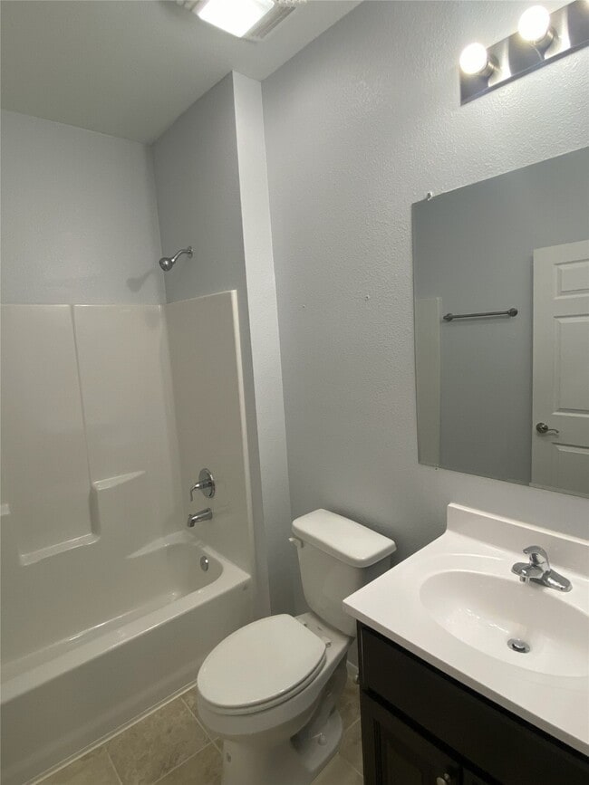 Building Photo - 3151 Roe Dr