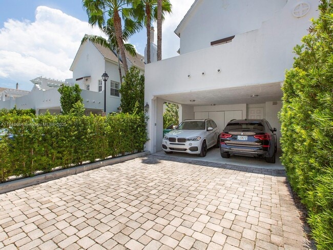 Building Photo - 7713 SW 54th Ct