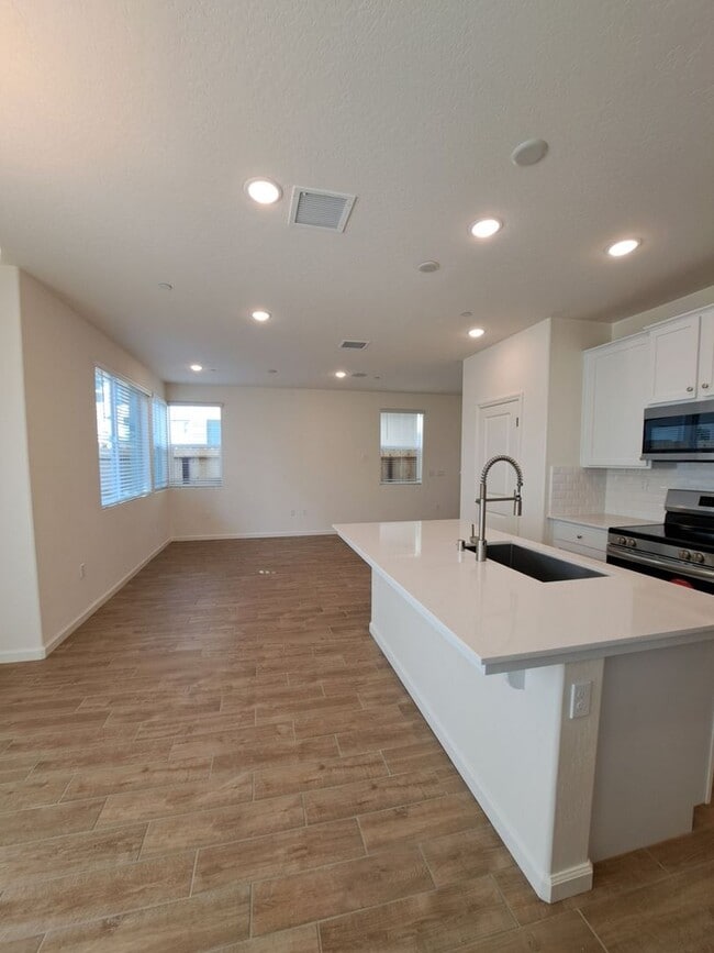 Building Photo - Modern 3-Bedroom Home in the Exclusive Elev8ions Neighborhood of Clovis!