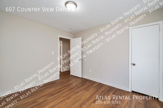 Building Photo - 607 Country View Dr NE