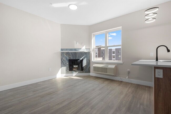 Building Photo - 212 70th St