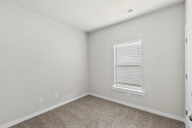 Building Photo - 4/2 Home in Clanton - Coming in September