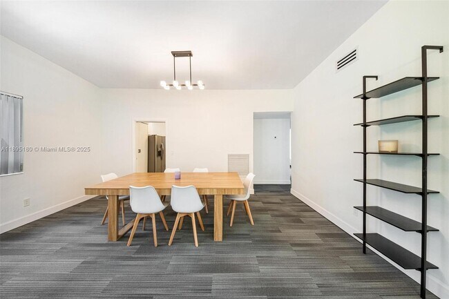 Building Photo - 9400 E Bay Harbor Dr