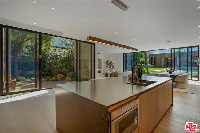 Building Photo - 4939 Petit Ave