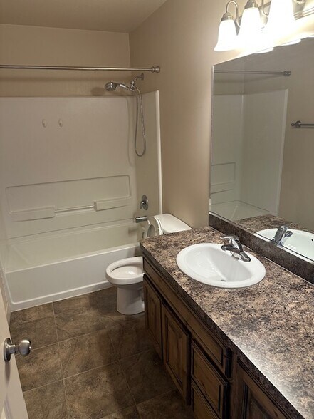 Building Photo - 2056 Evans Cove Loop