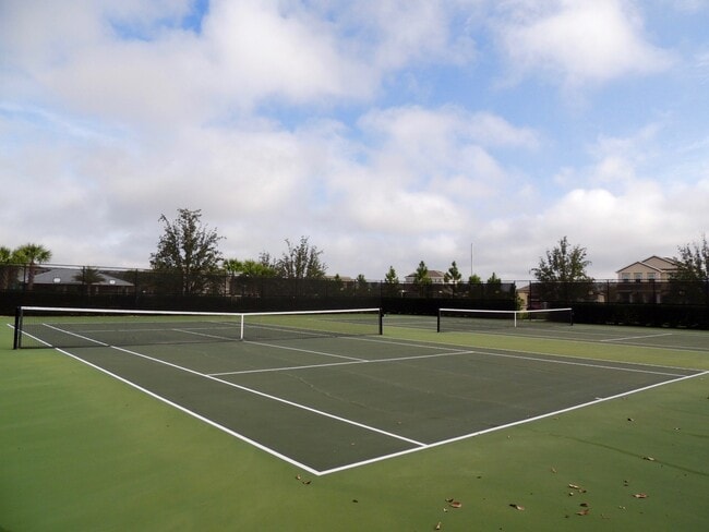 Building Photo - Move in ready! Newer home in great location.