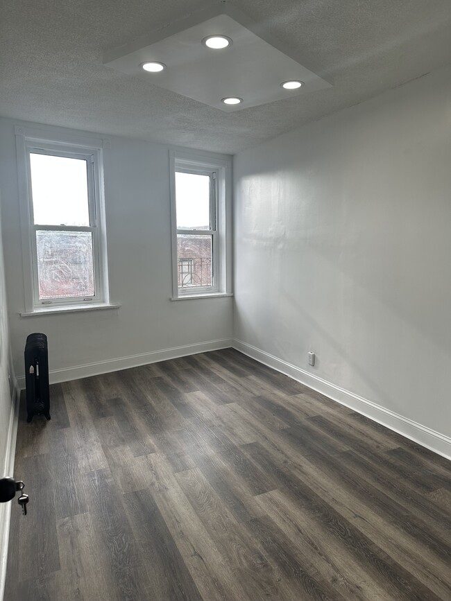 Building Photo - 154 Radford St