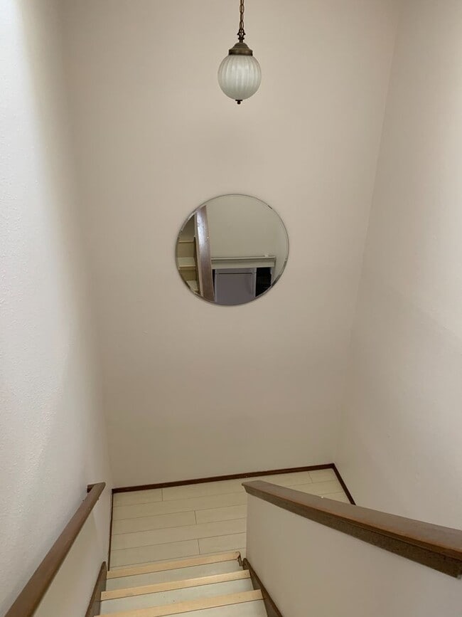 Building Photo - Nice 2 Bed/1.5 Bath Condo in Bellevue!