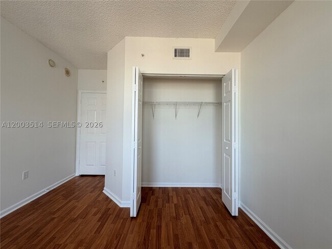 Building Photo - 17100 N Bay Rd