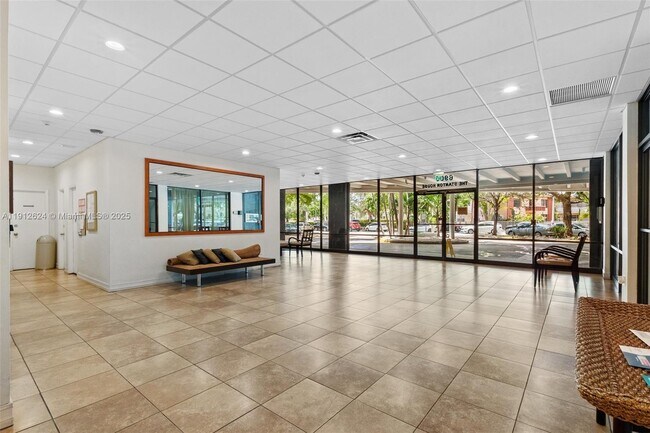 Building Photo - 6900 Bay Dr