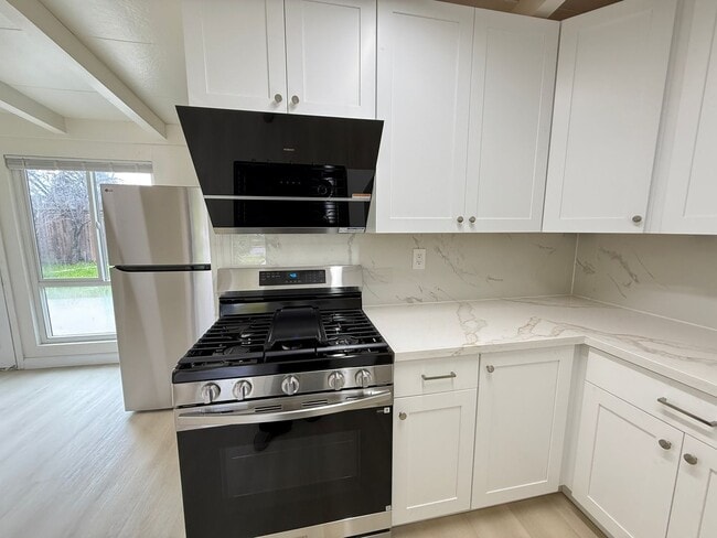 Building Photo - 2598 Dixon Dr