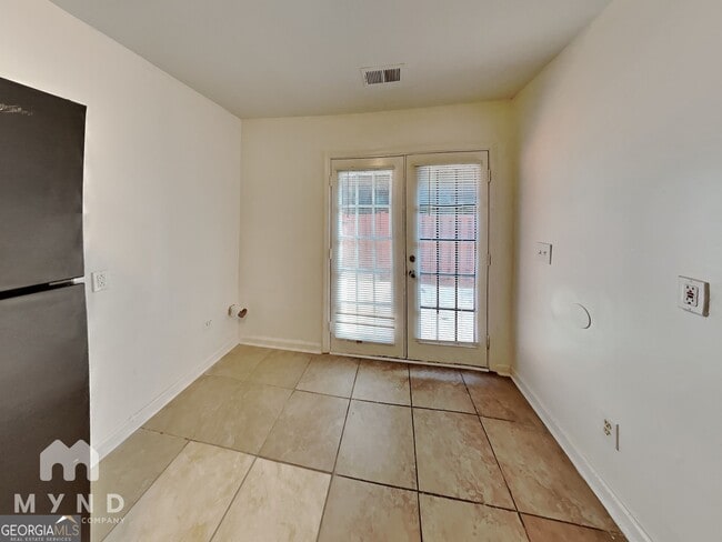 Building Photo - 1963 Whitehall Forest Ct SE