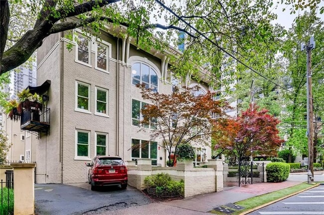 Building Photo - Stunning Furnished 3 Bedroom 3 Bath Condominium ON Piedmont Park!