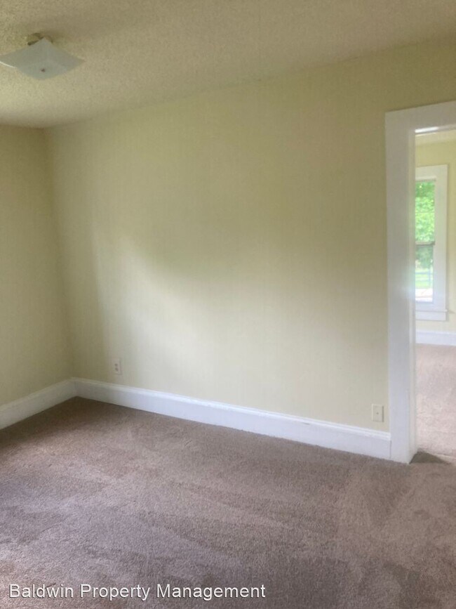Building Photo - 3 br, 1 bath House - 400 W 25TH STREET