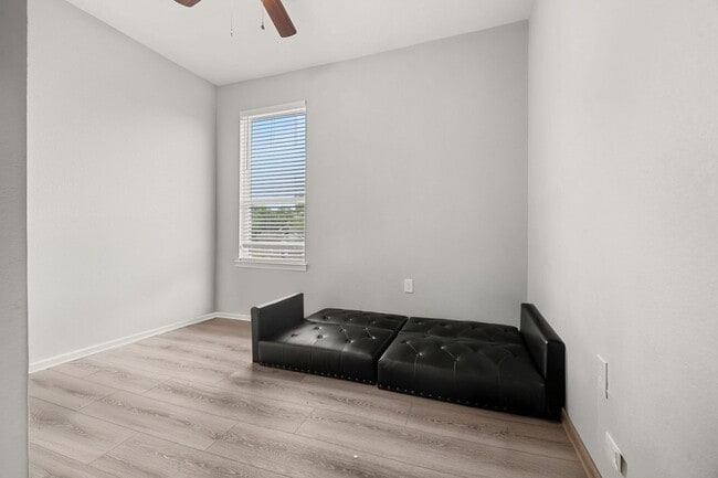 Building Photo - 8534 Woodlyn Rd