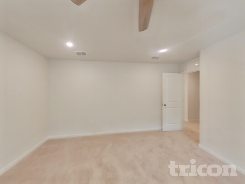 Building Photo - 14918 Macadamia Ln