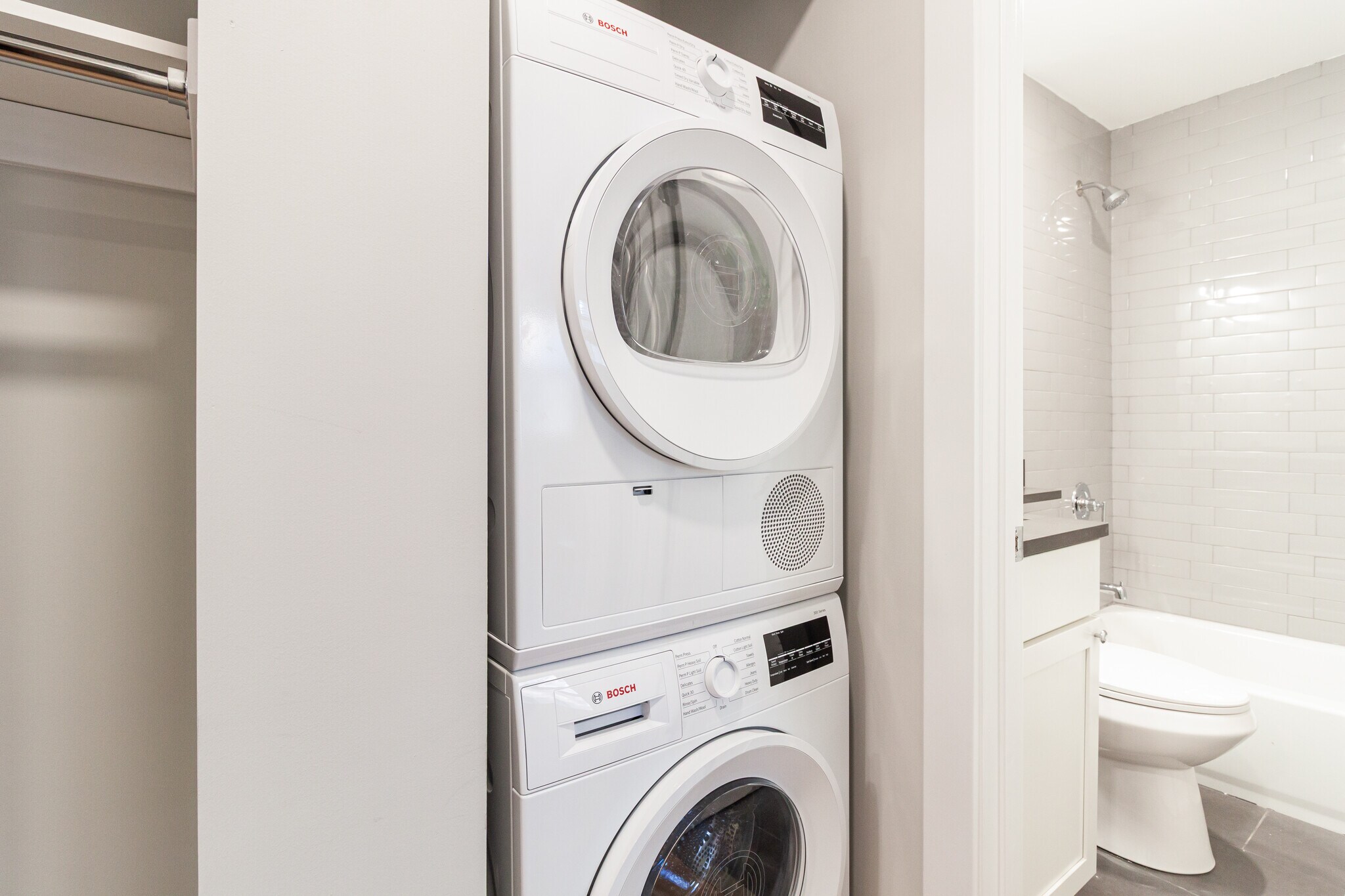 Building Photo - 520 W Aldine Ave