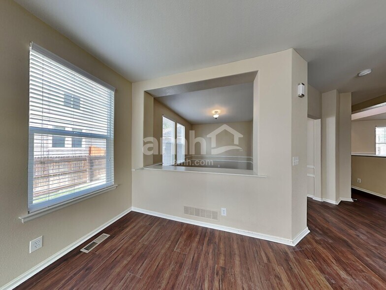 Building Photo - 13725 Kearney St