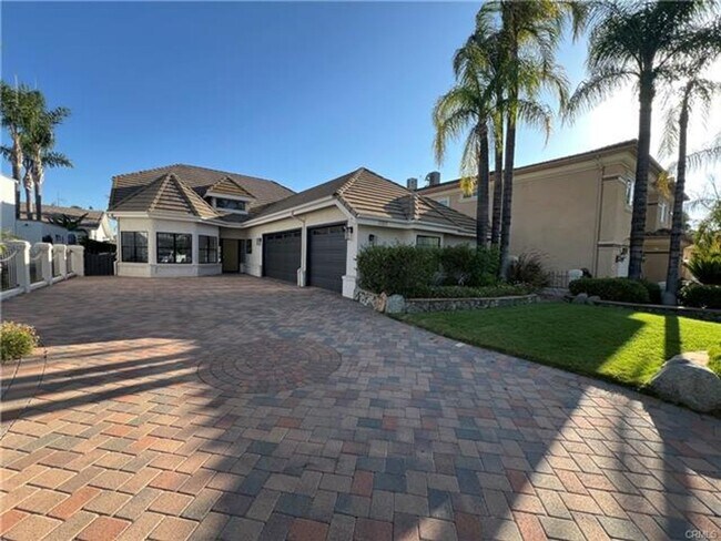 Building Photo - Stunning Lakefront Retreat in Gated Canyon...
