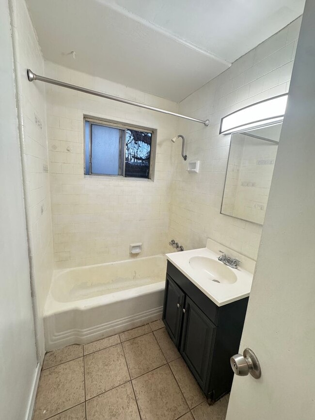 Building Photo - 501 S University St