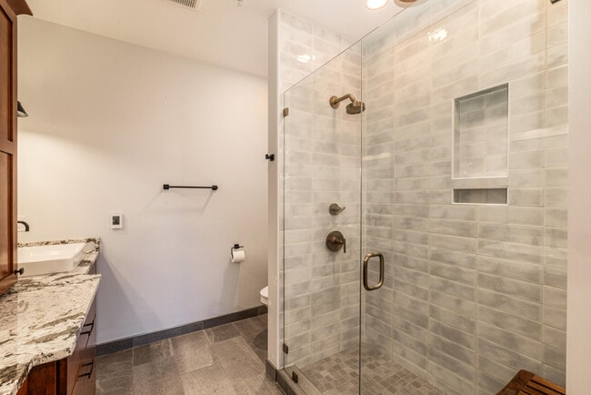 Building Photo - 215 E Pleasant St