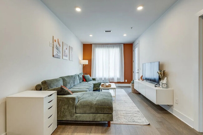 Building Photo - Stylish Updated Apartment Minutes from Downtown