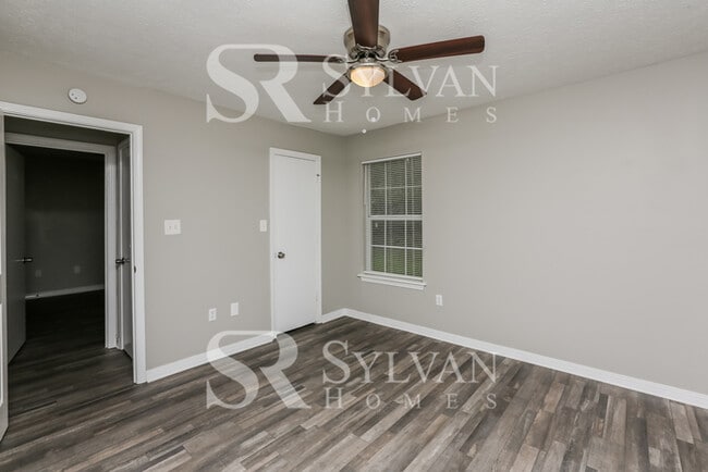 Building Photo - Remarkable Value. Unbeatable Location!