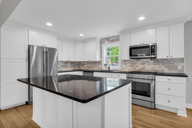 Building Photo - 203 Curry Ave