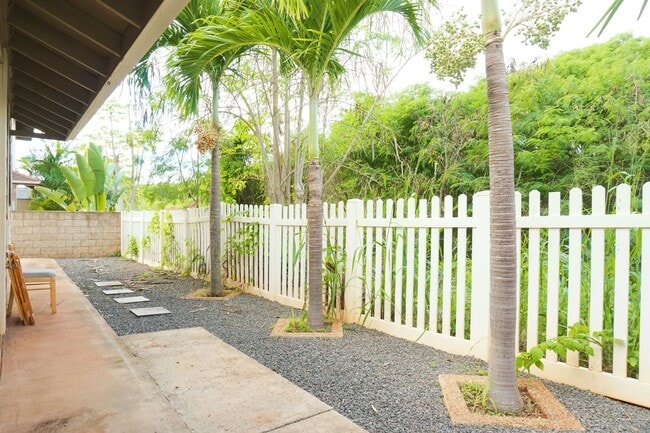 Building Photo - Centrally located Waipahu Single Family Home!