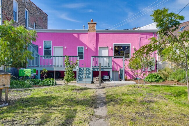 Building Photo - 3247 S Oakley Ave